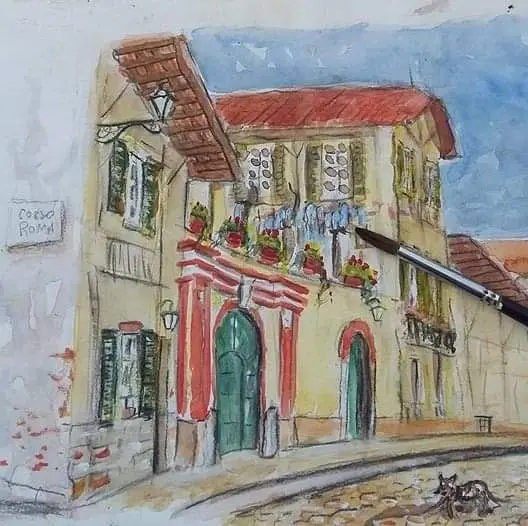 Acquerello dell’ingresso della dimora dalla strada: il portale a fasce rosse e bianche, le porte verdi ad arco, le persiane e un gatto sul selciato